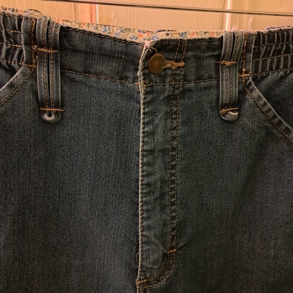 Lee At The Waist Capris - Picture 5 of 14